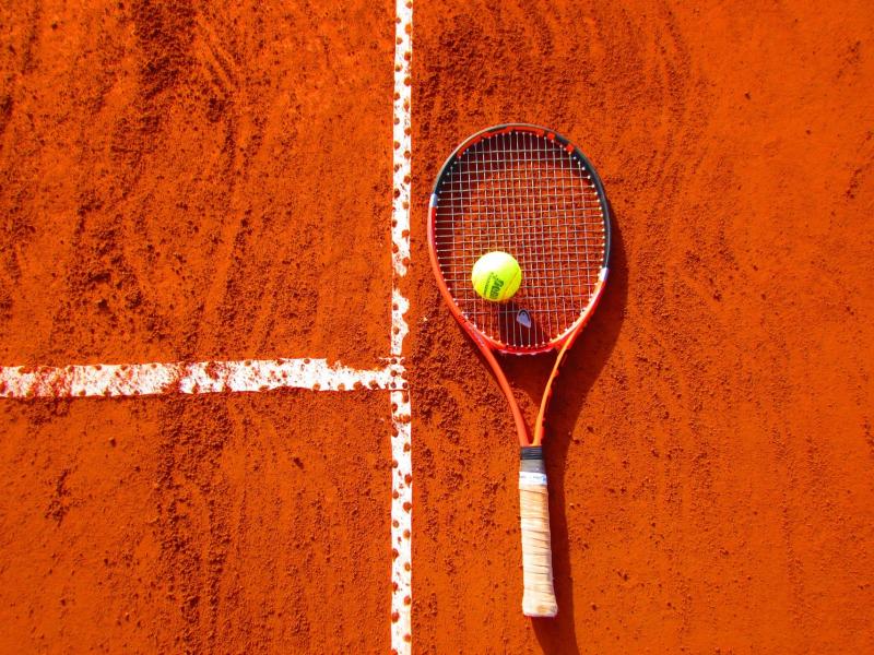 Le terrain de tennis extérieur